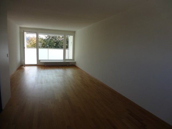 Wohnzimmer und Balkon