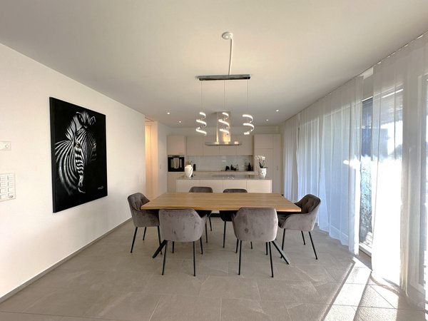 Offener Wohn- und Essbereich mit Küche