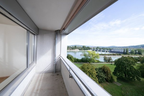 Balkon mit Rheinaussicht