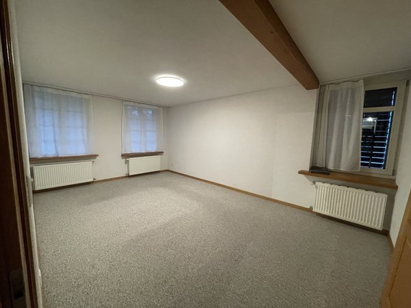 Grosses helles Zimmer mit 3 Fenster