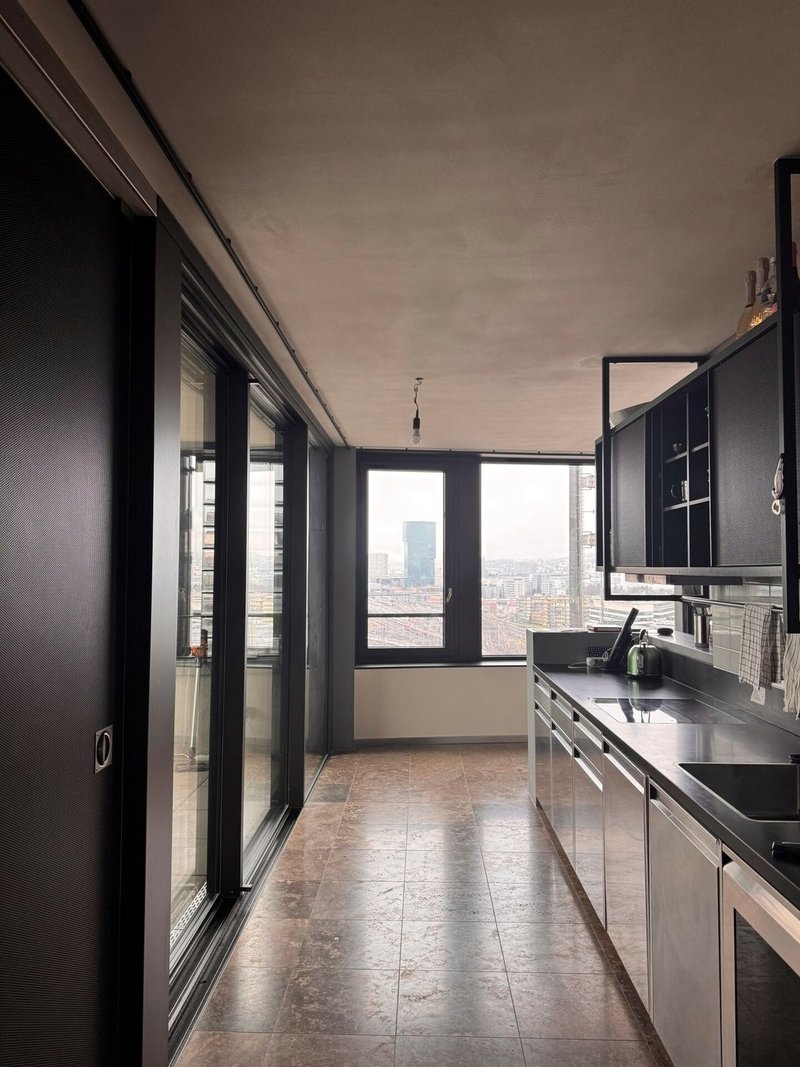 05_Durchgang Küche_Loggia.jpg