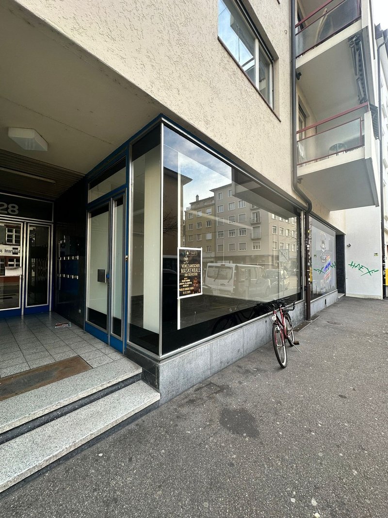 Eingang von der Strasse