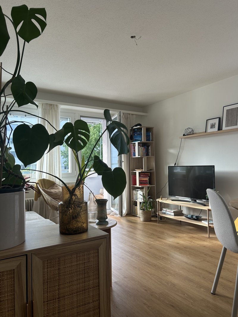 Wohnzimmer mit Balkon