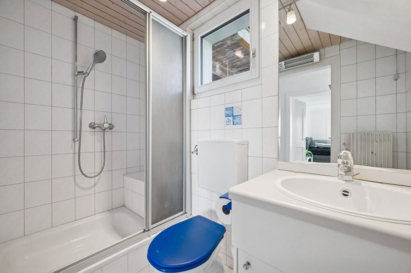 Badezimmer mit Dusche