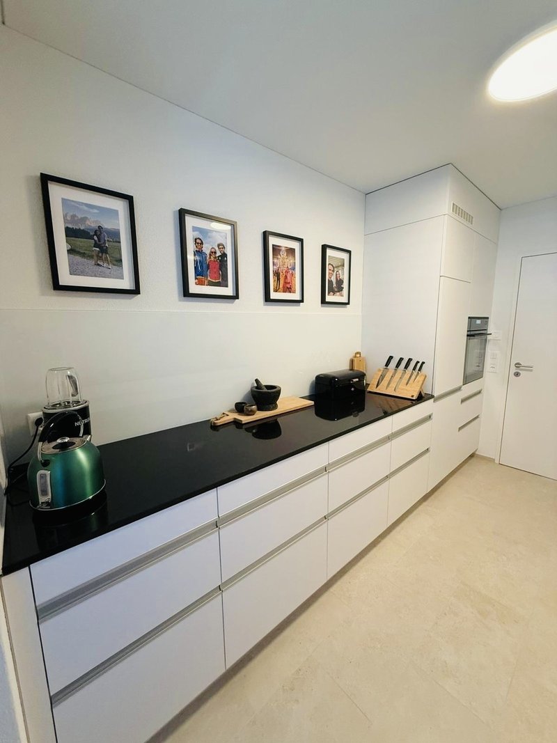 Die möblierten Fotos zeigen die Wohnung im Zustand des früheren Mieters. Vermietung erfolgt unmöbliert