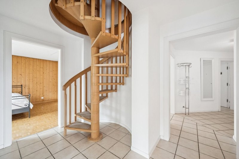 Charmante Wendeltreppe ins Dachgeschoss