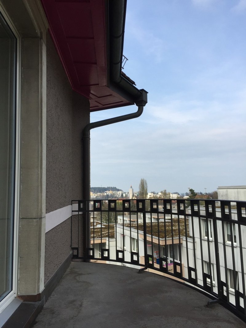 Rund-Balkon mit See-Sicht