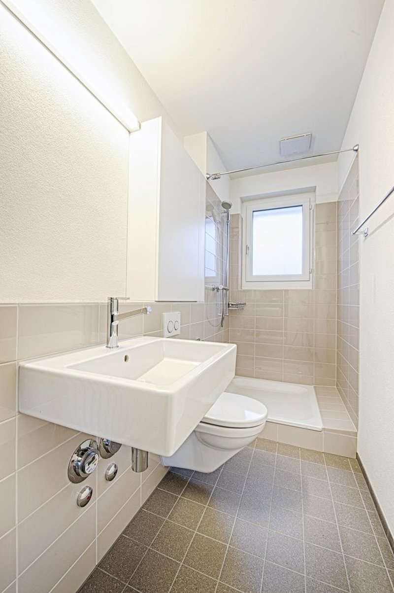 Nasszelle mit Dusche-Musterfoto