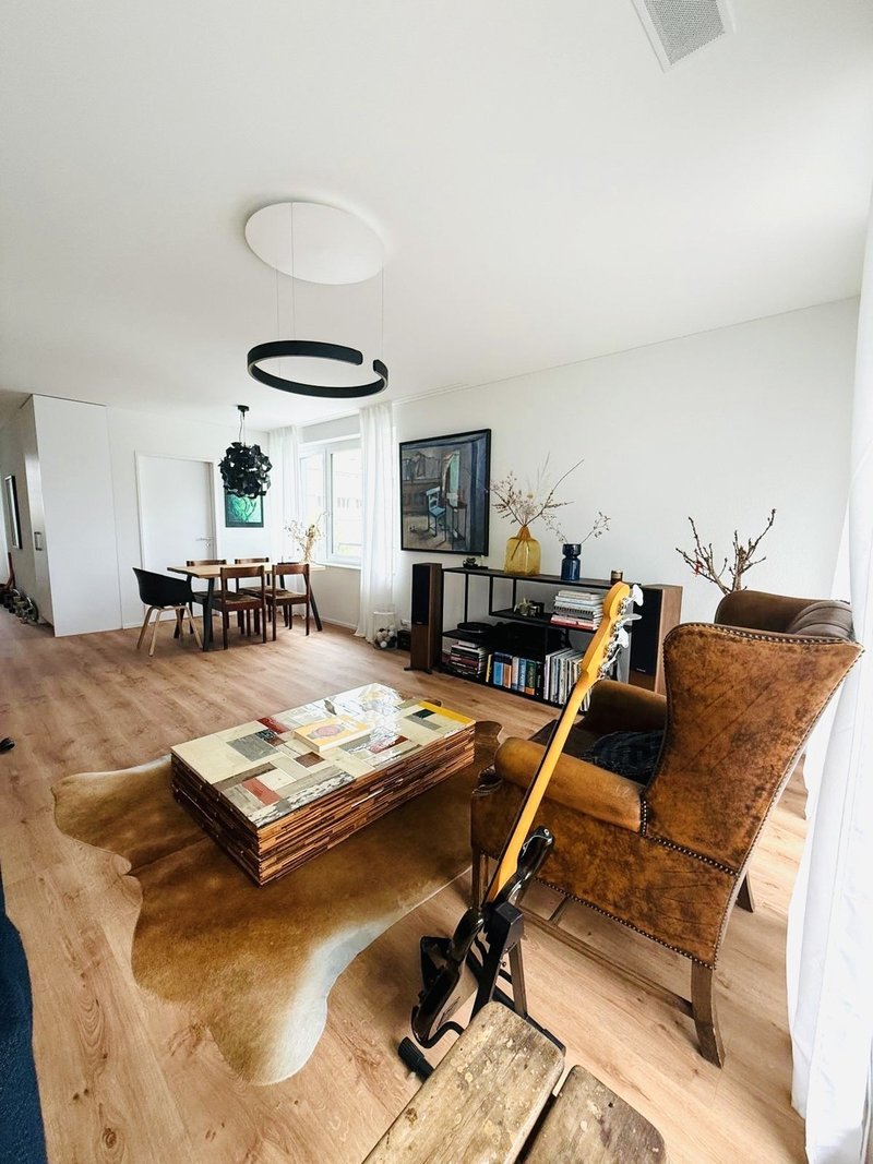 Die möblierten Fotos zeigen die Wohnung im Zustand des früheren Mieters. Vermietung erfolgt unmöbliert