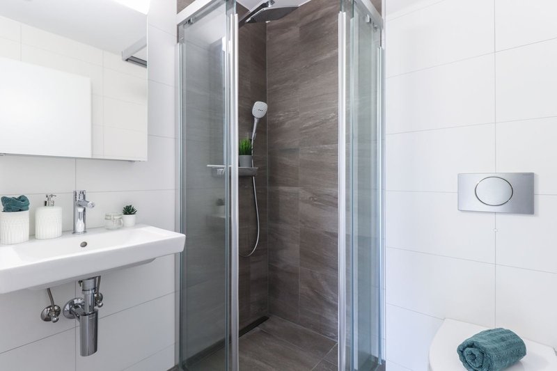 Badezimmer mit Dusche