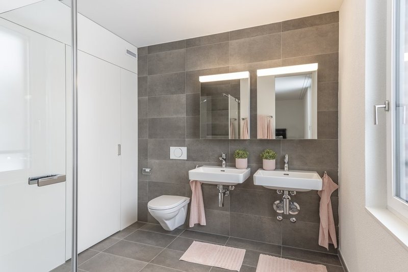 Nasszelle mit Dusche - Musterfoto