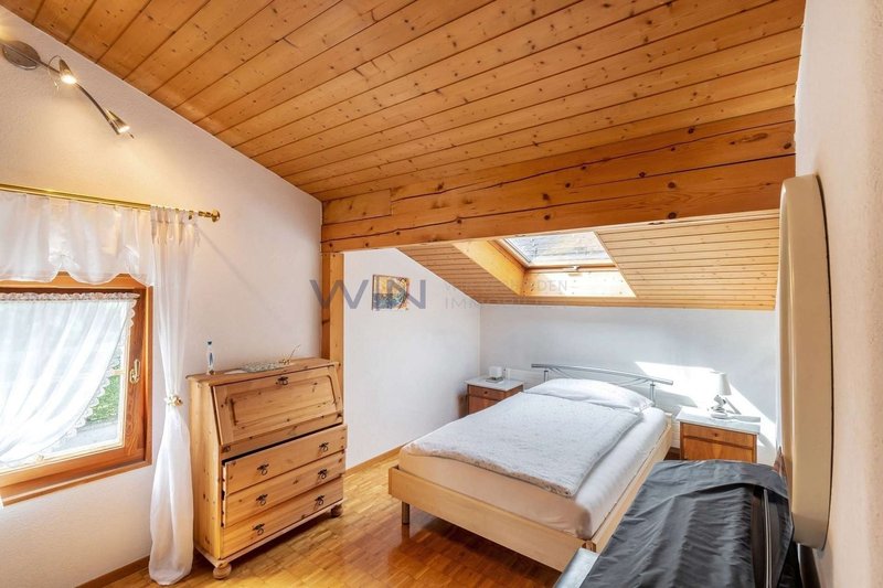 Viele helle grosse Zimmer