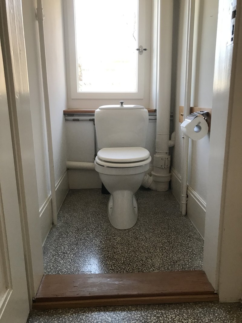 Separates WC mitTerazzoboden