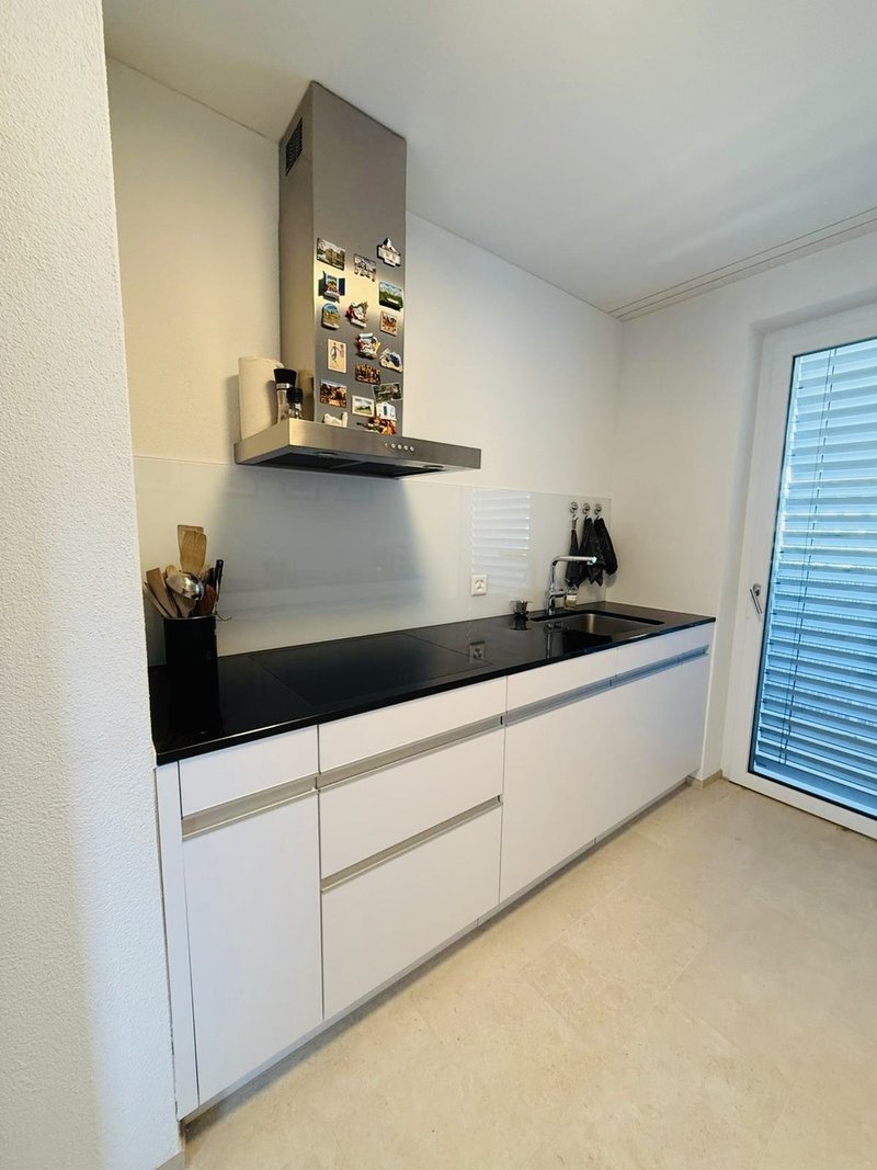 Die möblierten Fotos zeigen die Wohnung im Zustand des früheren Mieters. Vermietung erfolgt unmöbliert