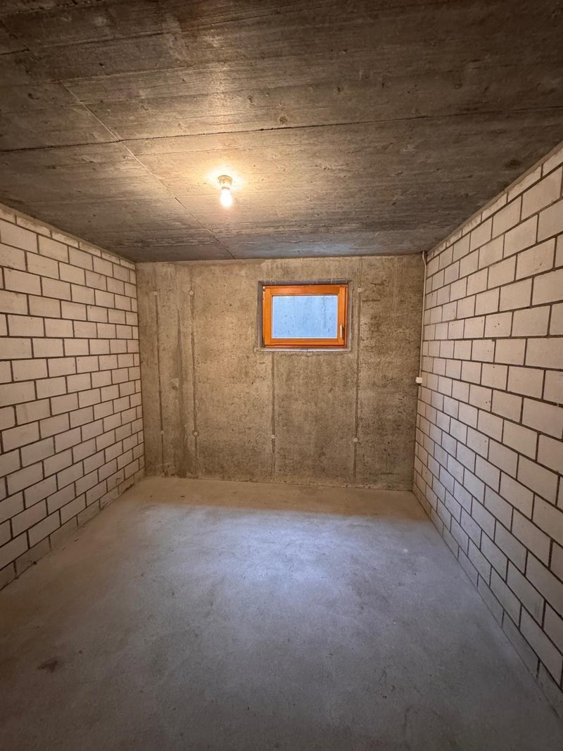 Bastelraum / Keller mit Steckdose