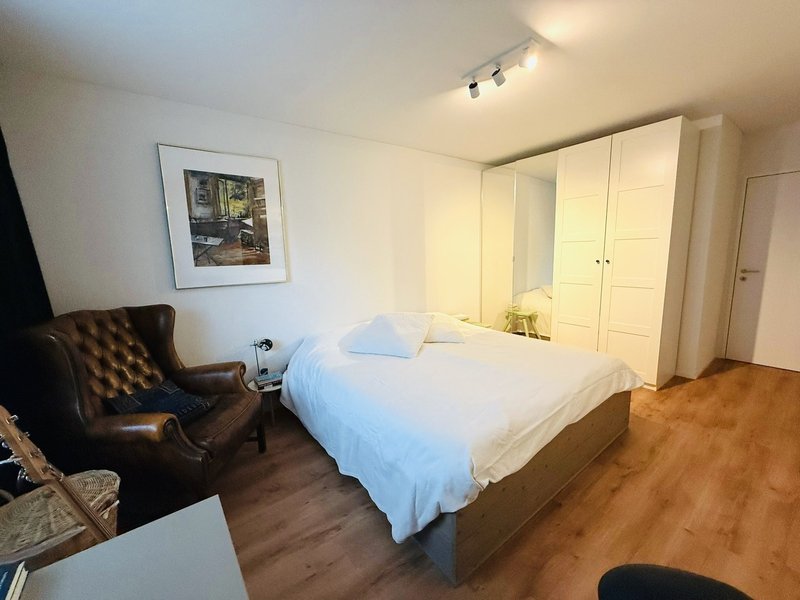 Die möblierten Fotos zeigen die Wohnung im Zustand des früheren Mieters. Vermietung erfolgt unmöbliert