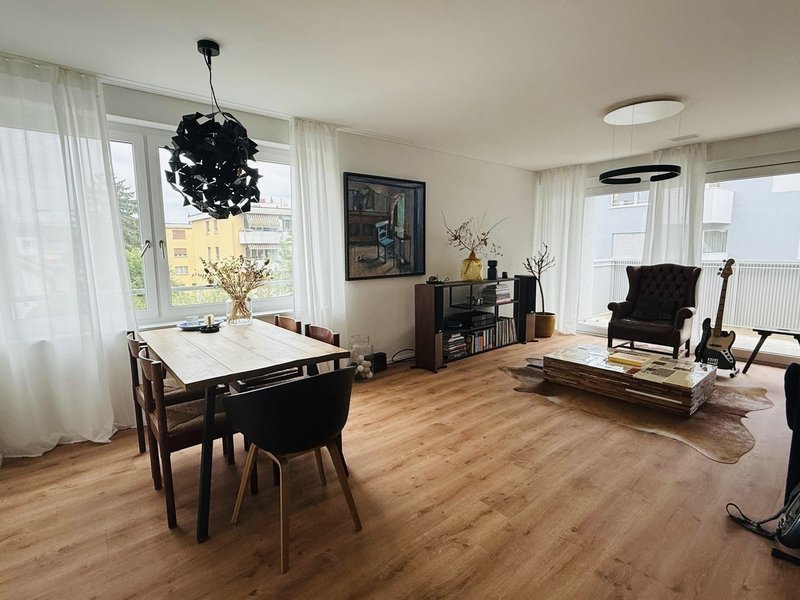 Die möblierten Fotos zeigen die Wohnung im Zustand des früheren Mieters. Vermietung erfolgt unmöbliert