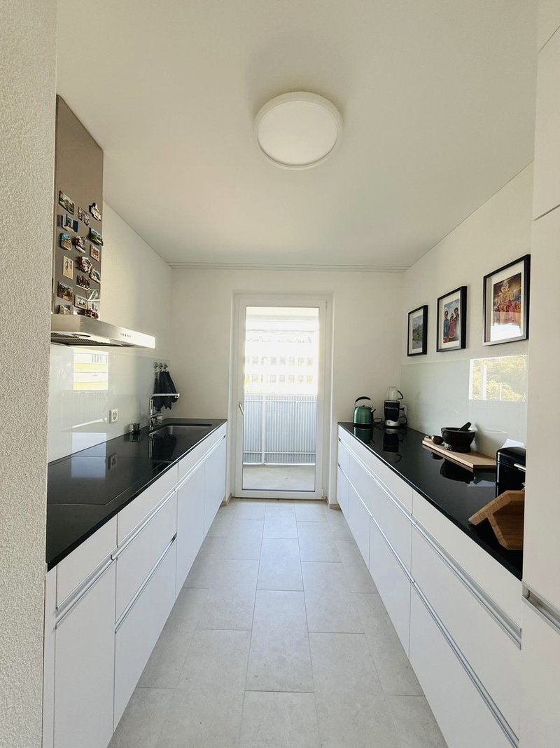 Die möblierten Fotos zeigen die Wohnung im Zustand des früheren Mieters. Vermietung erfolgt unmöbliert