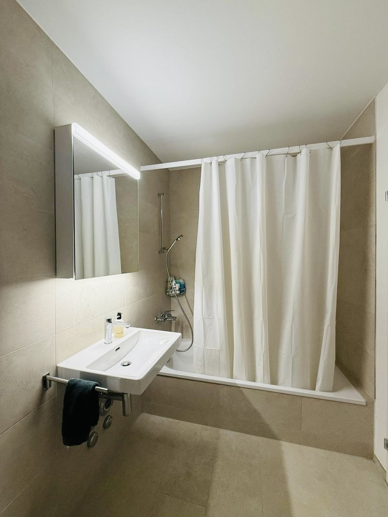 Die möblierten Fotos zeigen die Wohnung im Zustand des früheren Mieters. Vermietung erfolgt unmöbliert