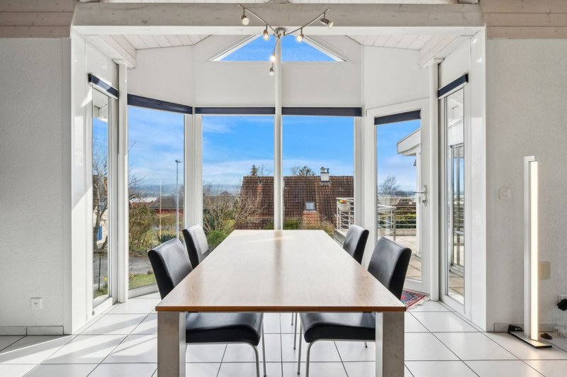 Lichtdurchfluteter Essbereich mit Weitblick