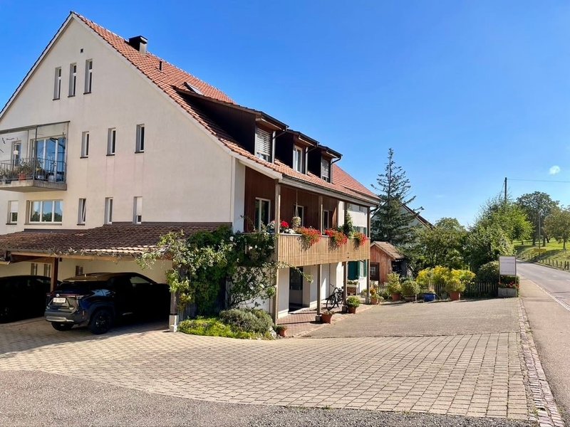 Vorder- u. Seitenansicht