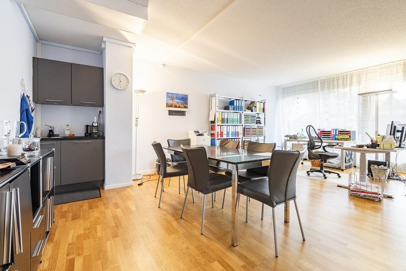 Büroräumlichkeit rechts