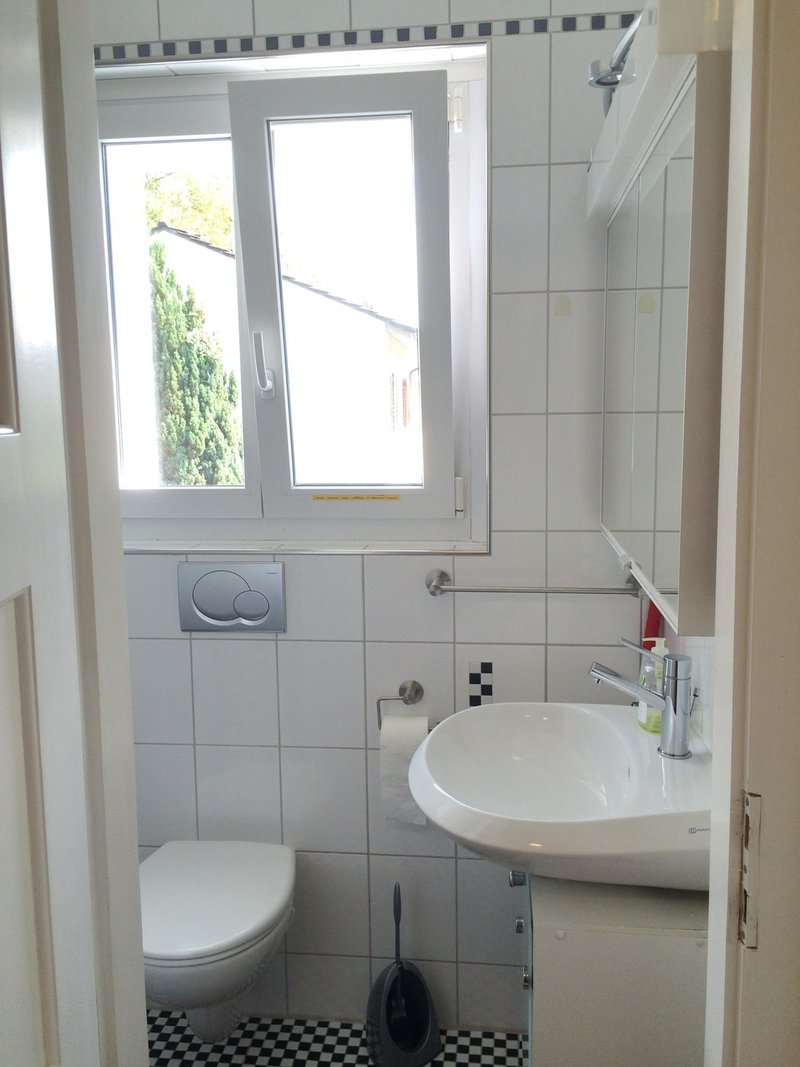 Blick ins Bad/Dusche/WC 1. OG