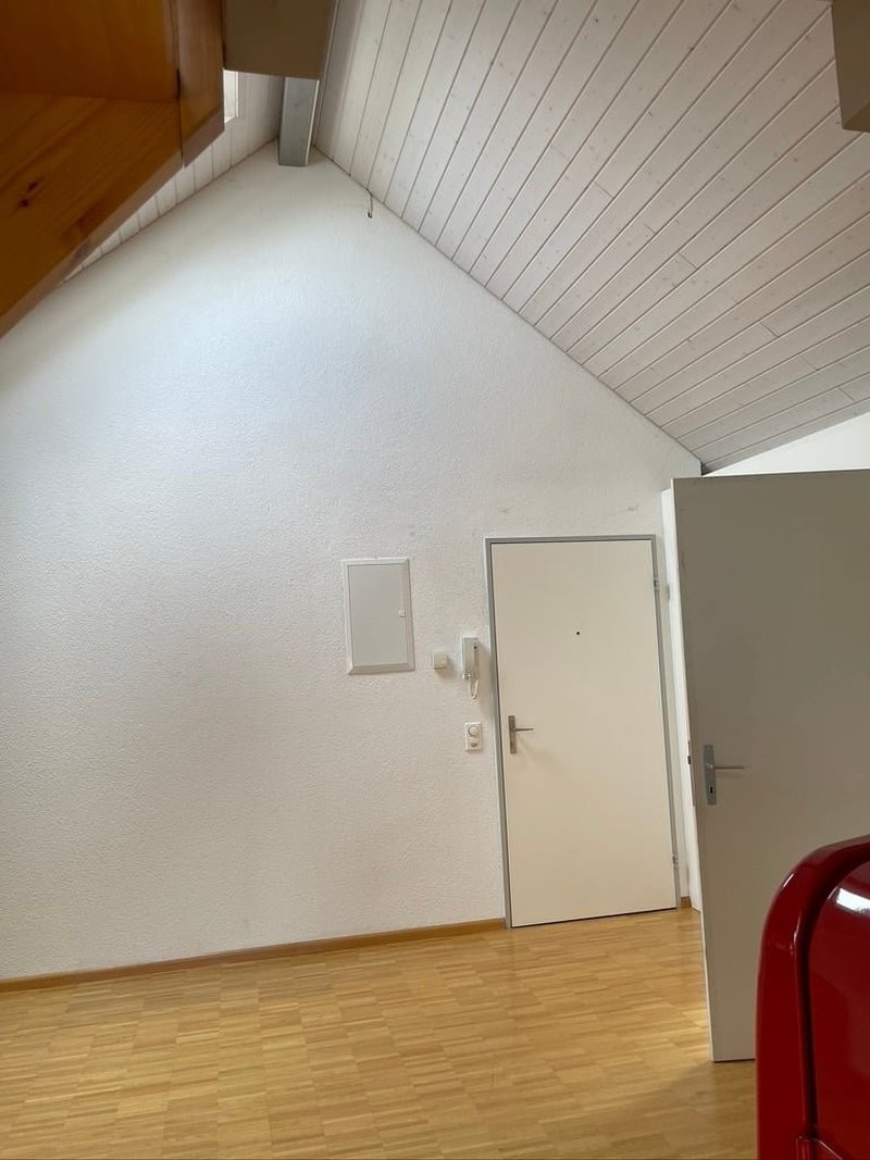 Blick von der Küche zum Wohnungseingang