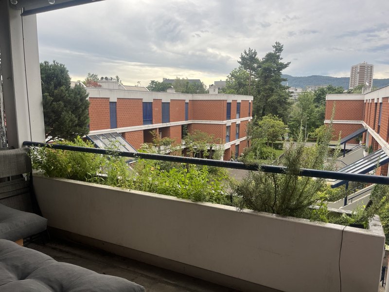 Balkon inkl. Lounge und Kräuterbeet