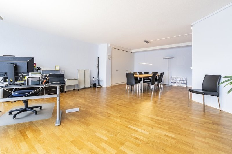 Büroräumlichkeit links