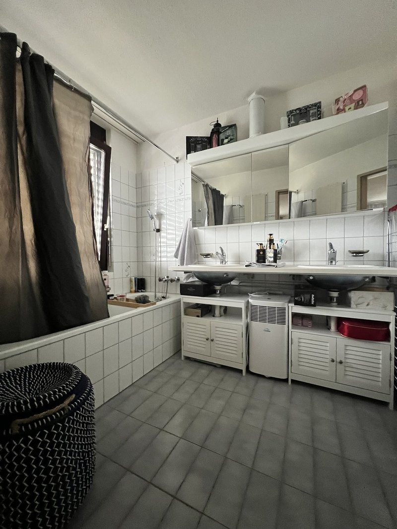 Badezimmer mit Badewanne