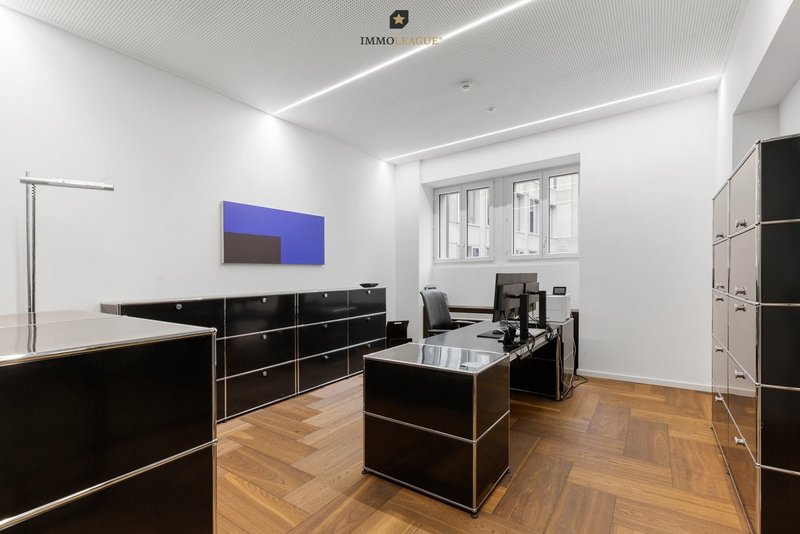 Mit 22.6 m² zeigt sich der Büroraum J ebenso hochwertig und sehr gepflegt.