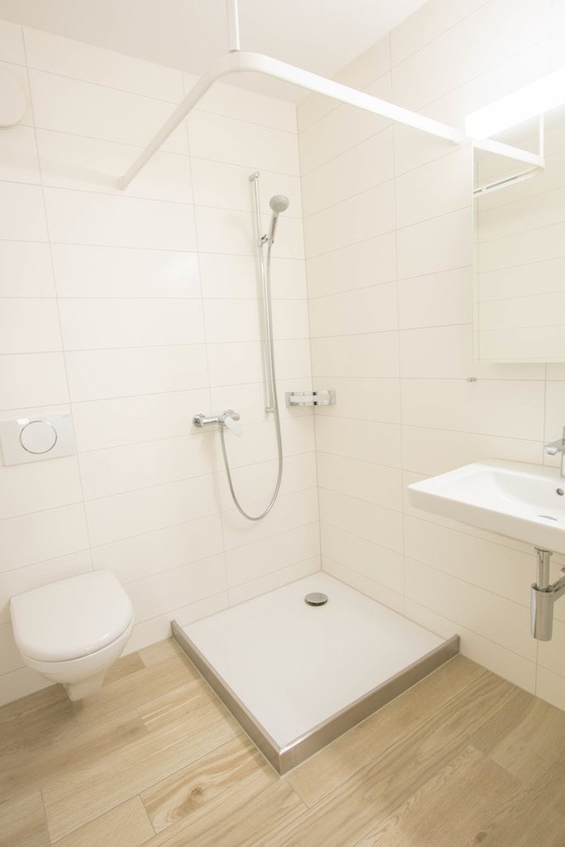 2. Badezimmer mit Dusche