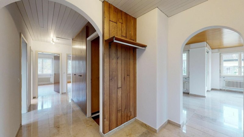 Entrée mit Garderobe