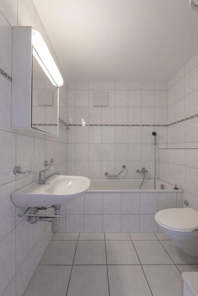 Nasszelle mit Bad - Musterfoto