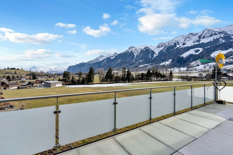 Grosser Balkon mit Südausrichtung und unverbaubarer Aussicht