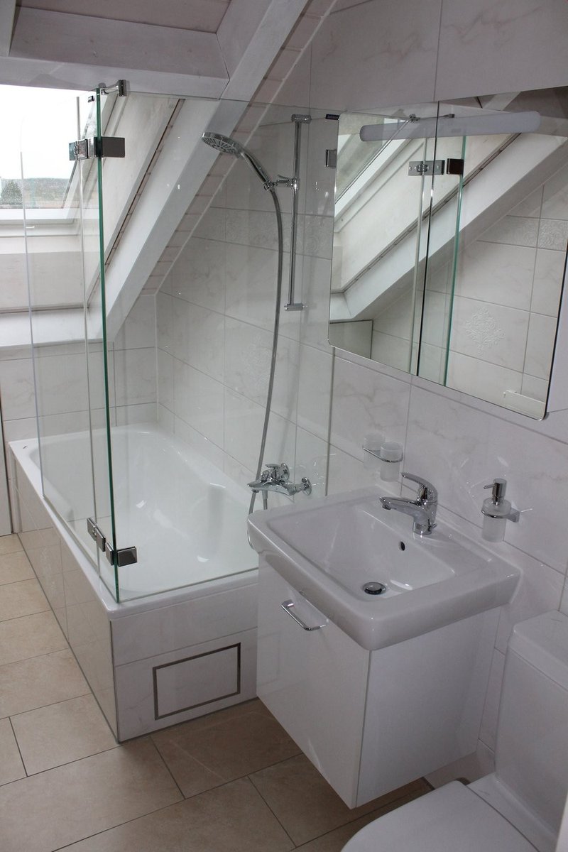 Badezimmer mit Badewanne