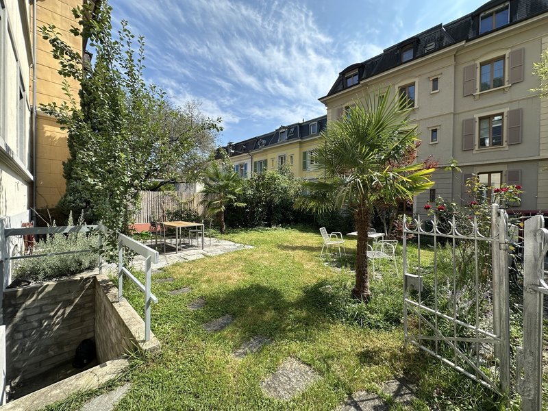 Jardin commun de 100m2, 2 terrasses, table et chaises