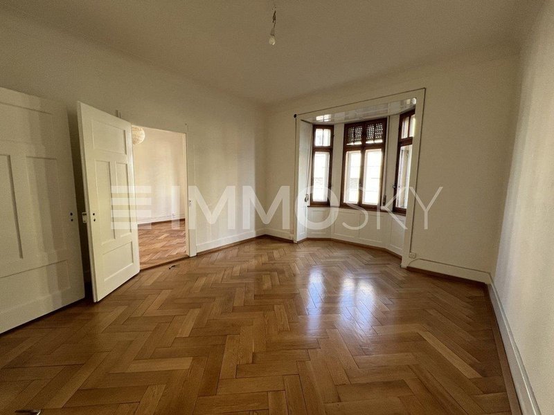 Helles, geräumiges Wohnzimmer