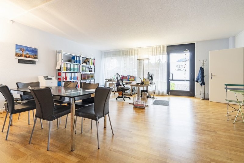 Büroräumlichkeit rechts