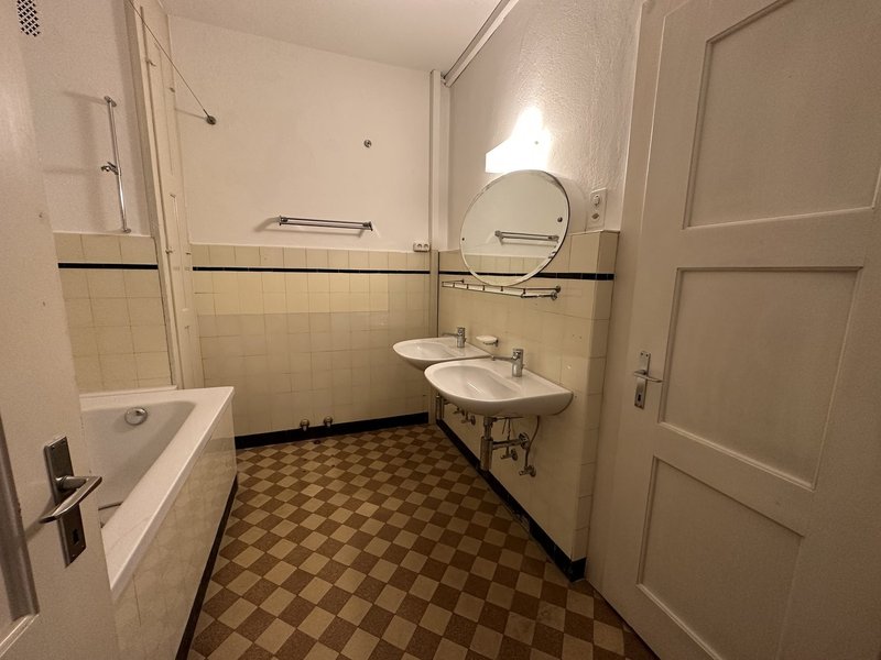 Badezimmer mit Badewanne