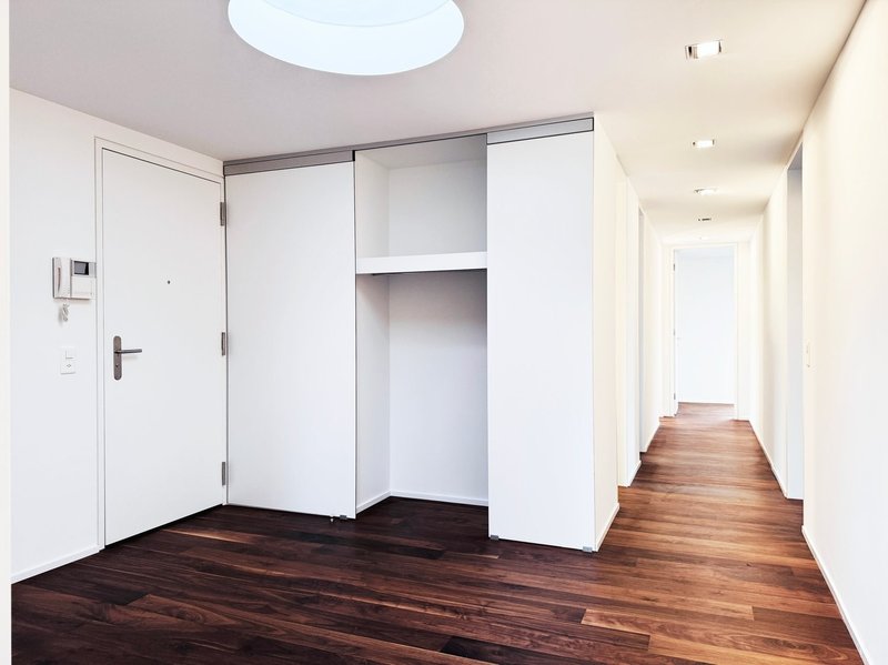 grosszügiges Entrée mit Garderobe und Oblicht