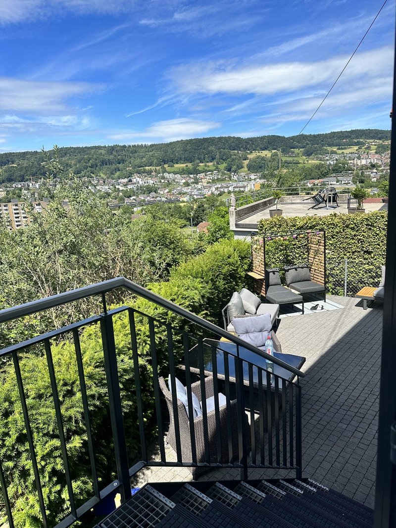 Private Terrasse mit Lounge und wunderschöner Aussicht über Turgi