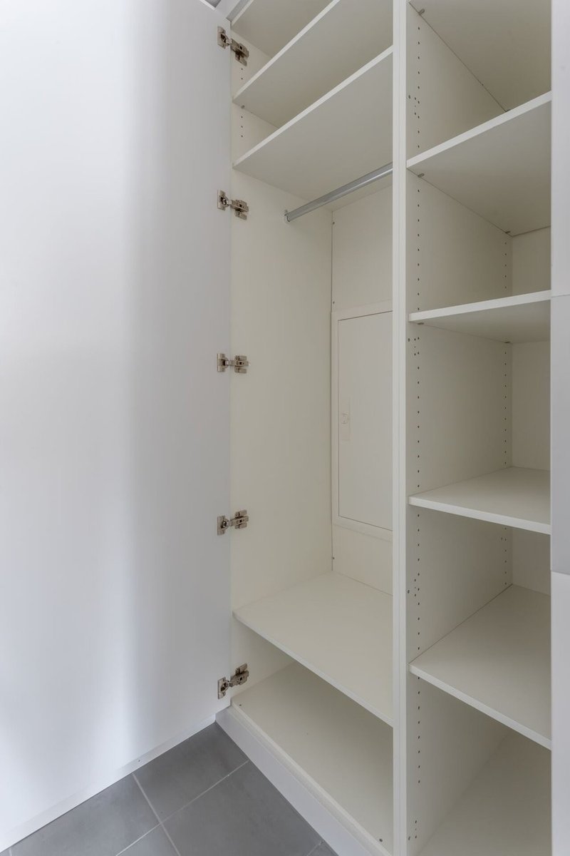 20221102_SBB_LETZITURM_14.14_Schrank im Gang-.jpg