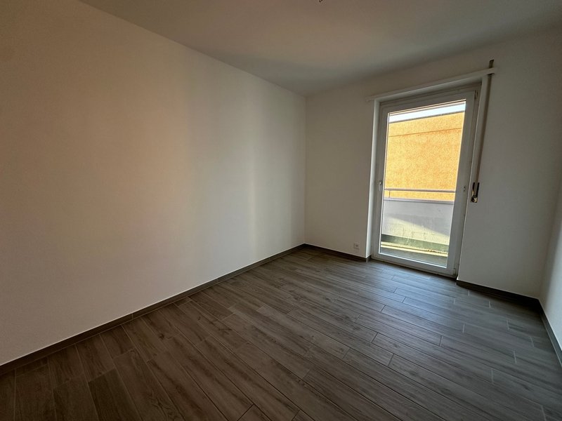 Appartamento 3.5 locali al 1° piano con 2 balconi e vista aperta - 7