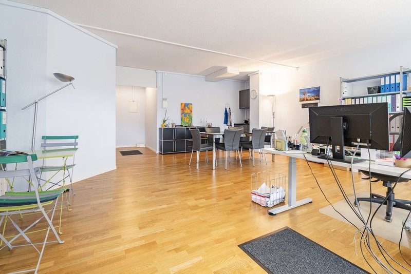 Büroräumlichkeit rechts