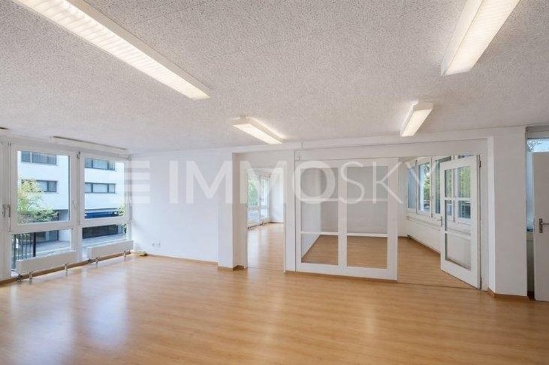 Grosszügige Bürofläche mit klarer Raumstruktur