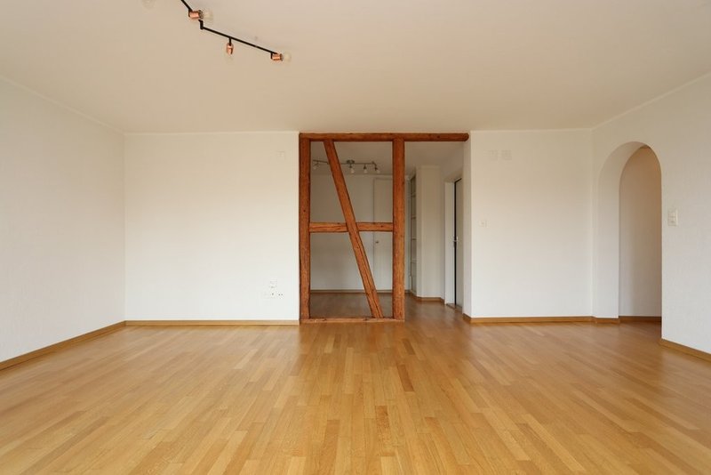 Wohnzimmer mit Sichtbalken