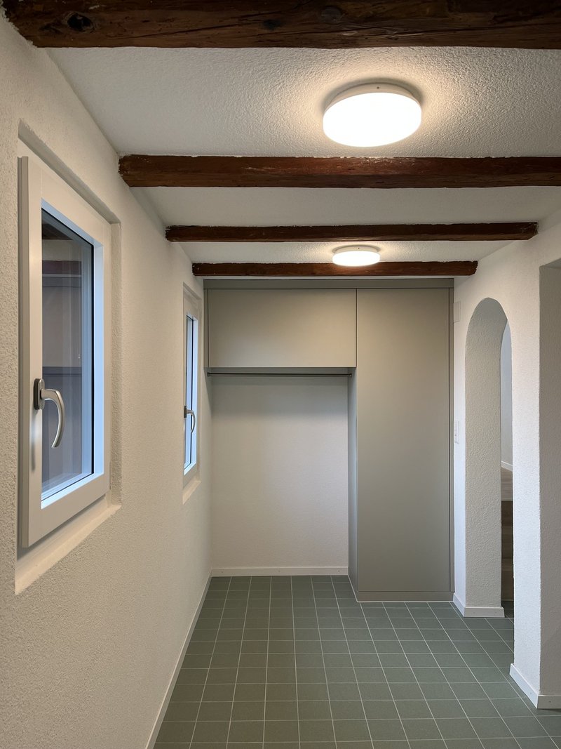 Gang mit Garderobe und Wandschrank