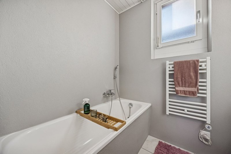 Badezimmer mit Badewanne